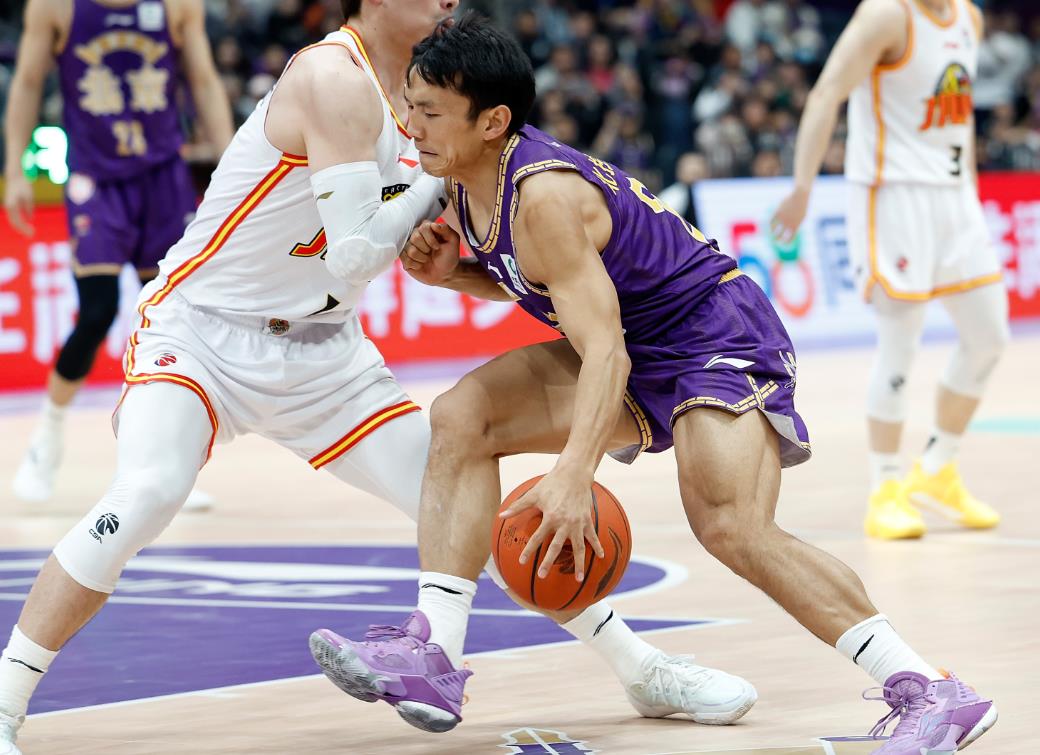 爱游戏注册入口-切尔西迎CBA常规赛关键赛，今晨战术微调，话题不断，训练强度明显提升(毕尔巴鄂vs皇家马德里)